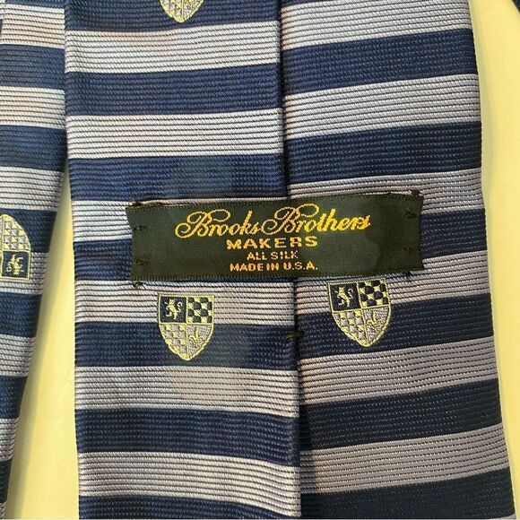 Brooks Brothers makers 100% Silk made in USA Blue pinstripe crest tie - Picture 4 of 5
